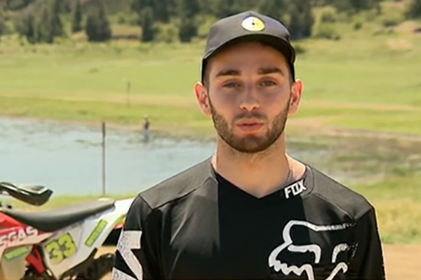 giorgi-gaxelaZem-motoTi-wyalze-2-kilometramde-manZili-gaiara-video