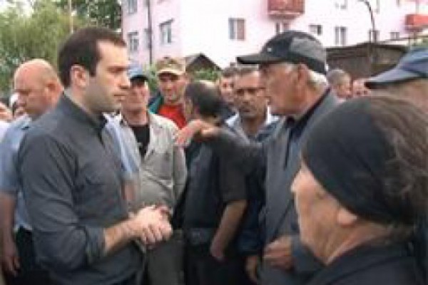 ირაკლი ალასანია სენაკში სამხედრო დასახლების მცხოვრებლებს შეხვდა (VIDEO)