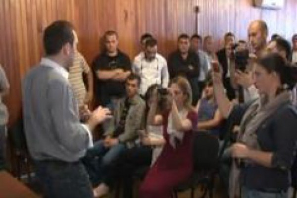 ირაკლი ალასანიას შეხვედრა ახალგაზრდებთან დემოკრატიული ჩართულობის ცენტრში (VIDEO)