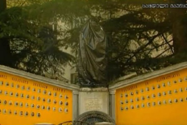 ვინ დაამონტაჟა ახმეტის სოფელ ზემო ალვანში სტალინის ძეგლი?(VIDEO)