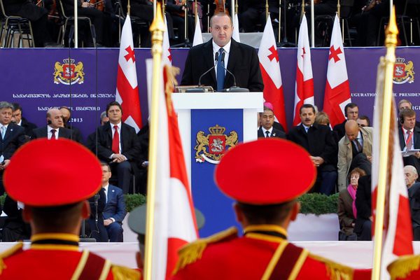 დემონსტრანტები თავს დაესხნენ საქართველოს პრეზიდენტის მოკავშირეებს