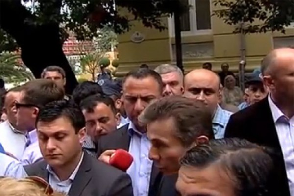 საქართველოს პრემიერ-მინისტრი ბათუმში მცხოვრებ დევნილებს გაესაუბრა(VIDEO)