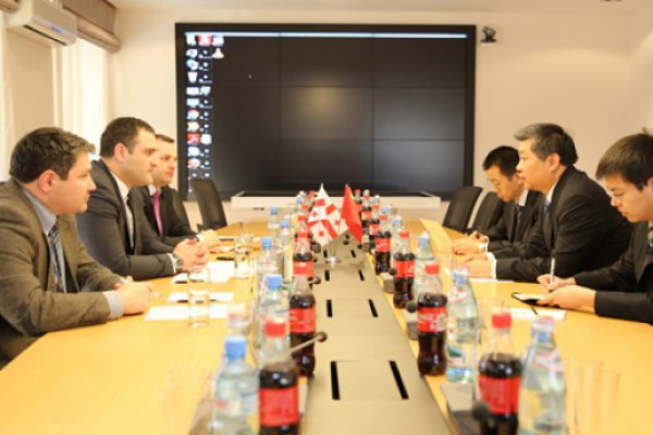 შინაგან საქმეთა მინისტრი ჩინეთის სახალხო რესპუბლიკის ელჩს შეხვდა