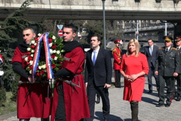 ნიდერლანდების სამეფოს თავდაცვის მინისტრი ქართველ გმირთა მემორიალთან (ვიდეო)