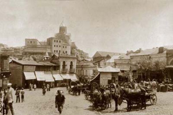 „სოციალ-დემოკრატიას შამპანური გაუტკბილდა”