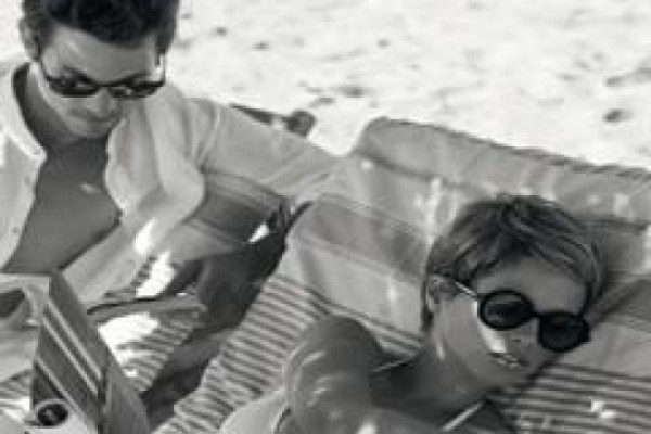 არმანის გაზაფხული ზაფხულის სათვალეეების კოლექცია და რომანტიული ვიდეორგოლი