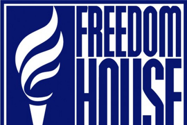 Freedom House კლინტონს კავკასიაში ვიზიტისას ადამიანის უფლებების და დემოკრატიის კუთხით ნაკლოვანებების წინ წამოწევისკენ  მოუწოდებს