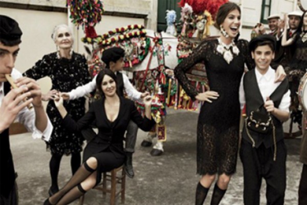 Dolce & Gabbana-ს ახალი კოლექცია და ბედნიერი სიცილიური კლანი(VIDEO)