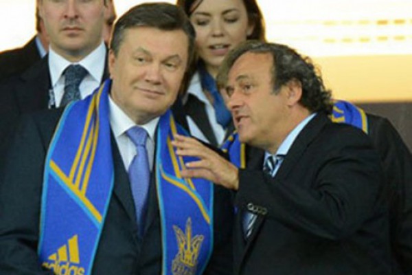 ვიქტორ იანუკოვიჩს უკრაინული ოპოზიცია ევრო 2012-ის თანხების მითვისებაში ადანაშაულებს