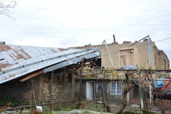 დანგრეული სახლები,  განადგურებული მოსავალი და ინფრასტრუქტურა  - ქარიშხალმა კახეთს დიდი ზარალი მიაყენა