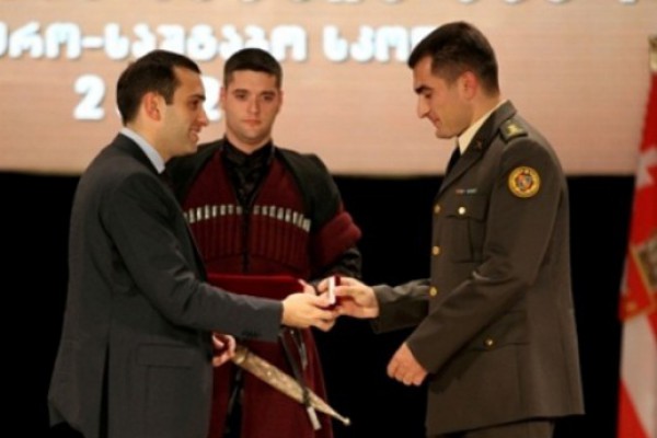 ირაკლი ალასანიამ ეროვნული თავდაცვის აკადემიის სამეთაურო-საშტაბო სკოლის სამხედრო მოსამსახურეები დააჯილდოვა