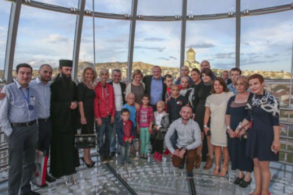 საქართველოს პრეზიდენტმა სოლიდური სიმსივნით დაავადებულ ბავშვებს უმასპინძლა