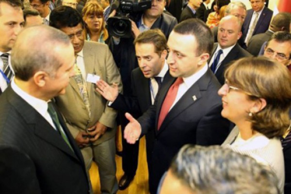 პრემიერი პრეზიდენტ კლინტონის სახელით გამართულ მიღებას დაესწრო