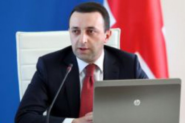 ირაკლი ღარიბაშვილი მთავრობის ადმინისტრაციაში გაფართოებულ თათბირს მართავს