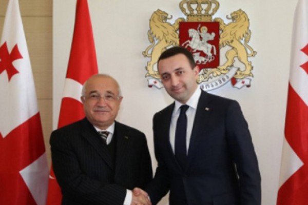 პრემიერ-მინისტრი თურქეთის დიდი ეროვნული მეჯლისის თავმჯდომარეს ჯემილ ჩიჩექს შეხვდა