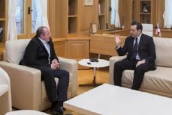 პრეზიდენტმა და თავდაცვის ექსმინისტრმა ქვეყანაში შექმნილი ვითარება განიხილეს