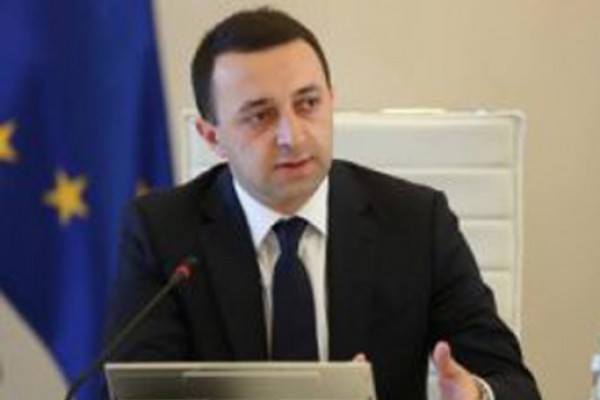 უმრავლესობის სხდომამდე, პრემიერ-მინისტრს ფრაქცია 