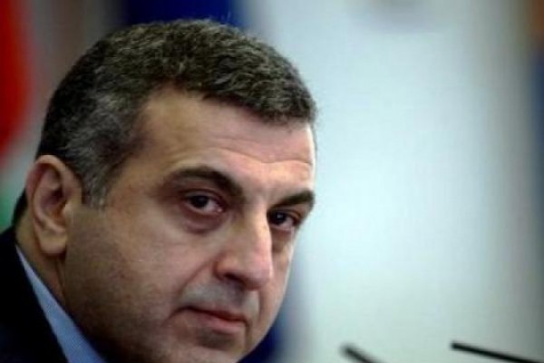 მიხეილ უკლება გადადგა?