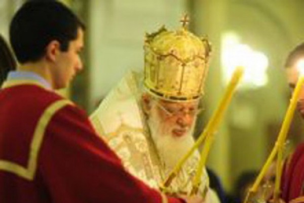 პატრიარქმა მრევლს კურთხევა მისცა, რომ ლოცვა 