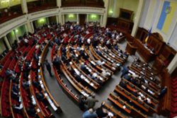 კიევში უმაღლესი რადას დეპუტატებს ყუმბარა ესროლეს