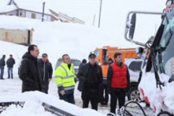 გუდაურიდან კობის მიმართულებით გზის გაწმენდითი სამუშაოები დაიწყო