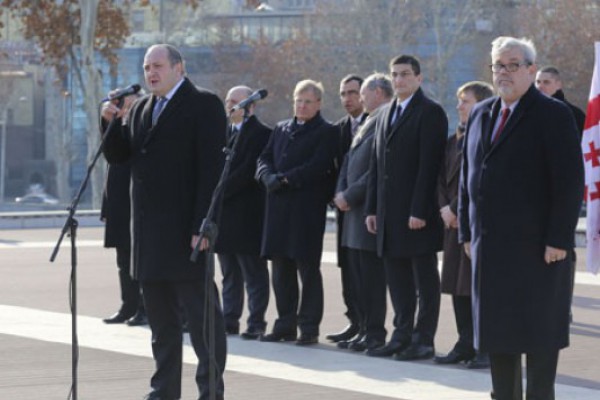 პრეზიდენტი ლიტვის თავისუფლების დამცველის დღისადმი მიძღვნილ ღონისძიებას დაესწრო