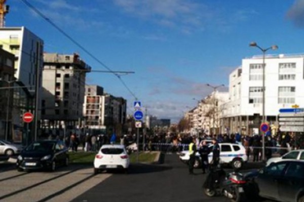 პარიზთან ახლოს, ფოსტაში შეჭრილ შეიარაღებულ მამაკაცს ფსიქიკური პრობლემები აქვს