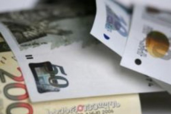 ლარის კურსზე ეროვნულ ბანკსა და ფინანსთა სამინისტროში კომენტარს ჯერ არ აკეთებენ