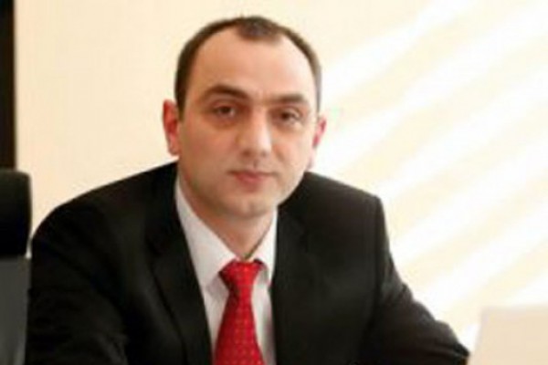 პარლამენტში ეროვნული ბანკის პრეზიდენტს ხვდებიან