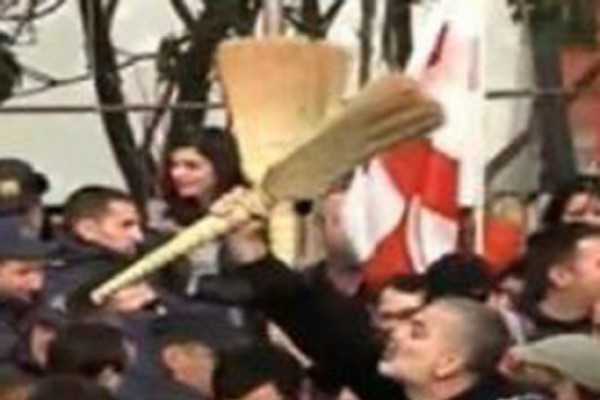 ზუგდიდში აქციის მონაწილეებსა და სამართალდამცველებს შორის დაპირისპირება მოხდა