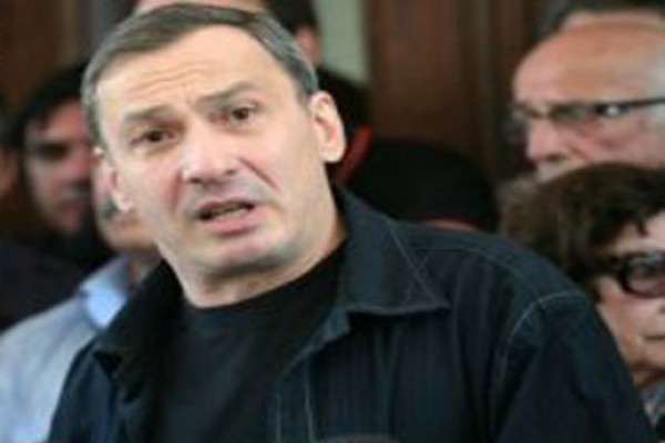 ზაზა პაპუაშვილმა საპარლამენტო უმცირესობას მხდალები და გამყიდველები უწოდა