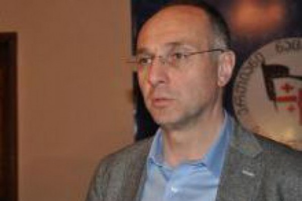 გაჩერებული მშენებლობებისთვის დაგეგმილი საგადასახადო შეღავათი აჩენს ეჭვს, რომ სადღაც რაღაც 