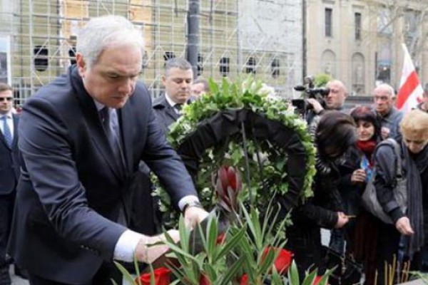 გიორგი მღებრიშვილმა 9 აპრილის მემორიალი გვირგვინით შეამკო
