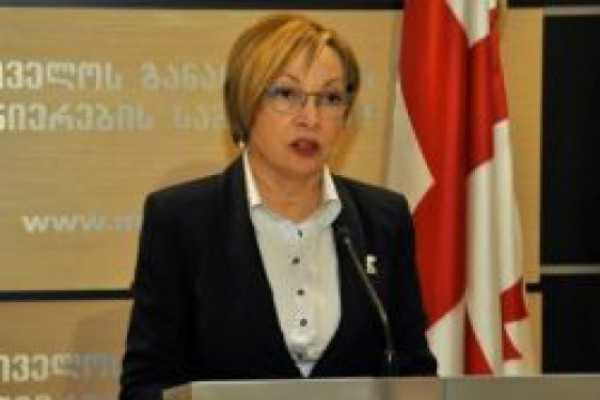 განათლების სამინისტრო სკოლებში ხუთი წლის ბავშვების დაუშვებლობის გადაწყვეტილების გადახედვას არ გეგმავს