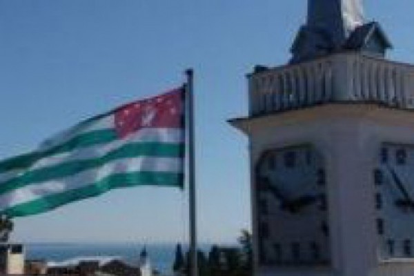 აფხაზეთის მოსახლეობის 80 %-ზე მეტი ადგილობრივ ხელისუფლებას უნდობლობას უცხადებს