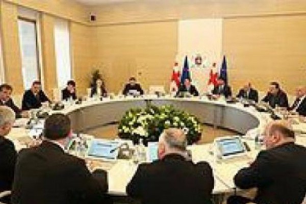 მთავრობა გადადგა!