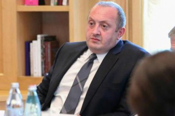 პრეზიდენტმა ღარიბაშვილის მთავრობას ხელი მოაწერა