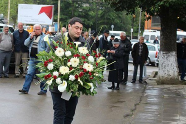 ოზურგეთის მუნიციპალიტეტის გამგებელმა მერაბ ჭანუყვაძემ ომის ვეტერანები დააჯილდოვა