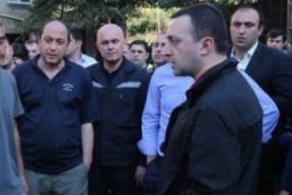 ირაკლი ღარიბაშვილი სტიქიის შედეგად დაზარალებულ სოფელ ახალდაბაში იმყოფება