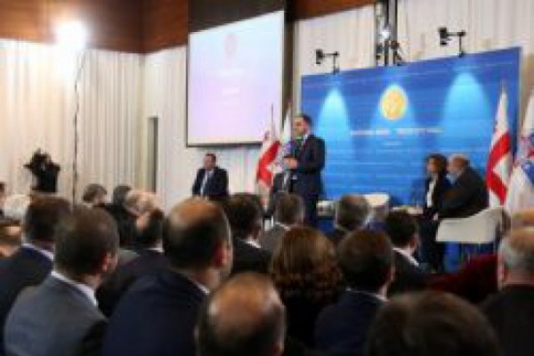 მერიის ანგარიშის მიხედვით, 2014 წელთან შედარებით 2015 წელს გზის მეტი საფარი დაიგო