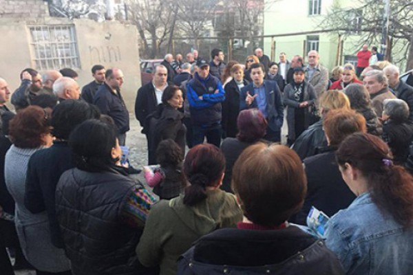 ზაზა გაბუნია ცქიტიშვილის  ქუჩის მოსახლეობას შეხვდა