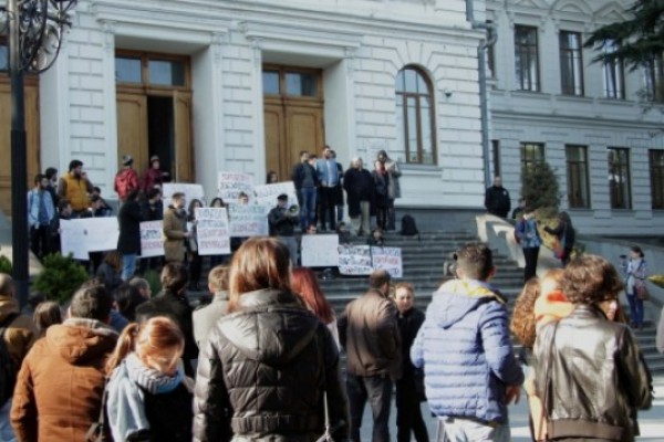 თსუ-ს თვითმმართველობა კონტრაქციას უნივერსიტეტის შენობაში მართავს