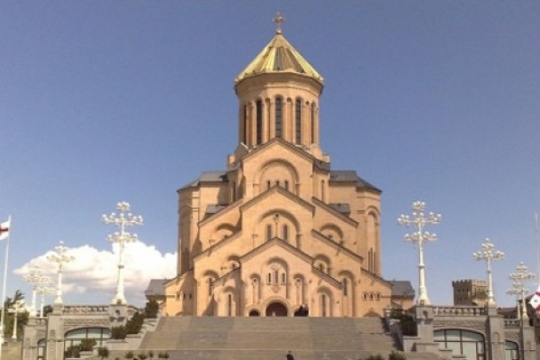 უახლოესი ერთი კვირის განმავლობაში, მოსახლეობა სამების საკათედრო ტაძარში მისვლას ვერ შეძლებს