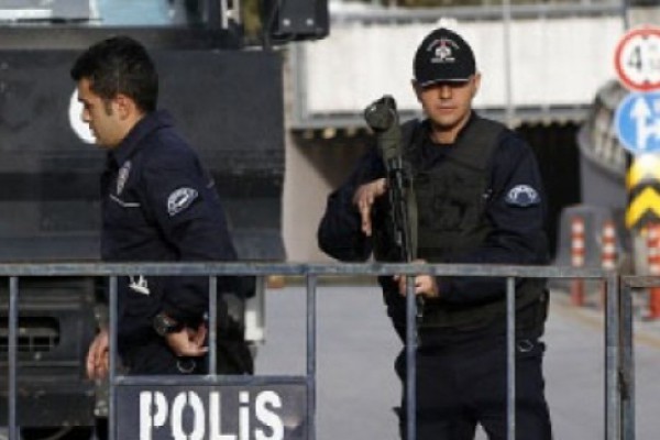 თურქეთში პოლიციაზე თავდასხმისას სამართალდამცველი და სამხედრო დაიღუპა