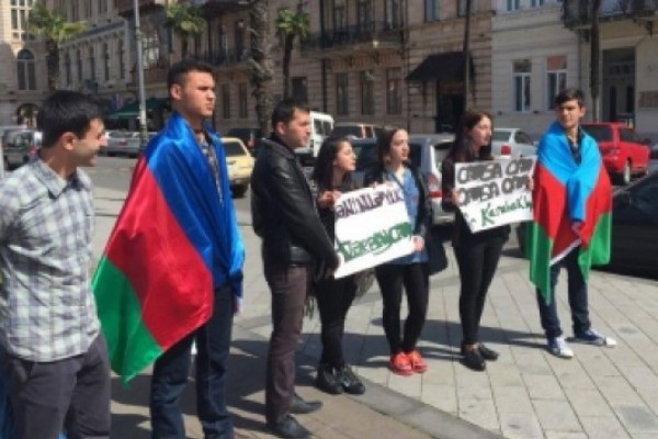 აზერბაიჯანელმა სტუდენტებმა აქცია-მსვლელობა გამართეს