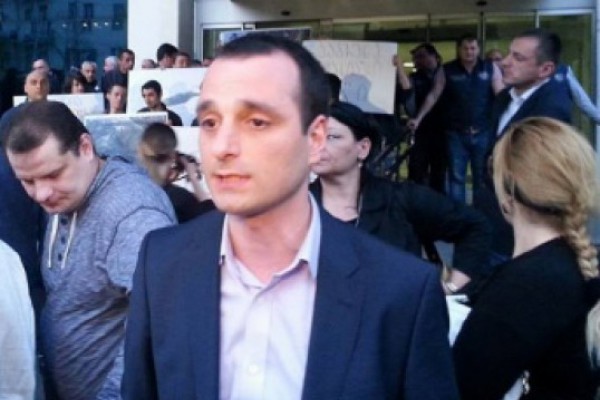 აქციის მოთხოვნაა, არ მიეცეს ბიძინა ივანიშვილს იმ ტერიტორიის მითვისების საშუალება, რომელზეც კრწანისი-შინდისის გზა უნდა აშენებულიყო