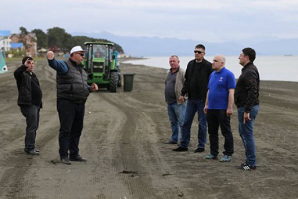 ზაფხულის სეზონს კურორტი ურეკი ახალი დასუფთავების მანქანებით ხვდება.