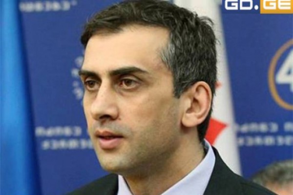 გიორგი კახიანი მანანა კობახიძეს დეპუტატებისთვის შეკითხვის დასმის შეწყვეტის უფლების გამოყენებას სთხოვს