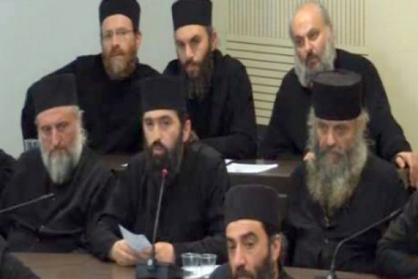 სასულიერო პირები ხელისუფლებას მიმართავენ