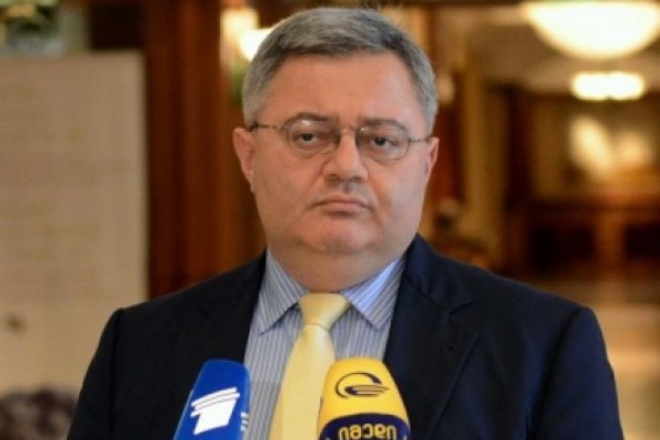თუკი პრეზიდენტს პარლამენტისგან რაიმე დადგენილ ვადაში ადრე სჭირდება, შეუძლია ქუთაისში არა - თბილისში მობრძანდეს